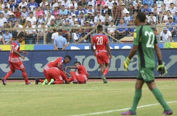 Escobar celebra el gol de tiro libre ante Honduras.