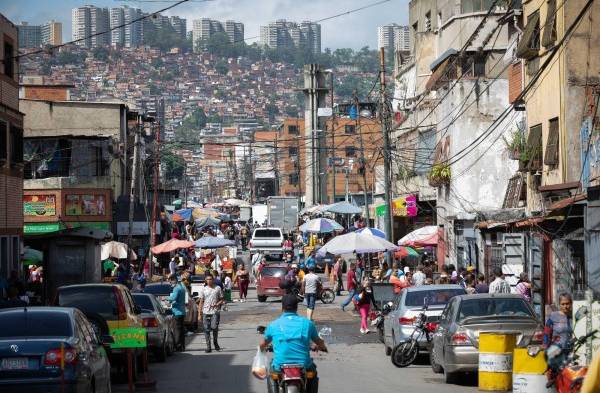 Vista del mercado de Catia, el 1 de julio de 2022 en Caracas (Venezuela).