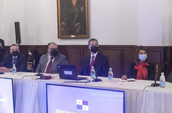 Ejecutivos de multinacionales se reúnen con el presidente Cortizo