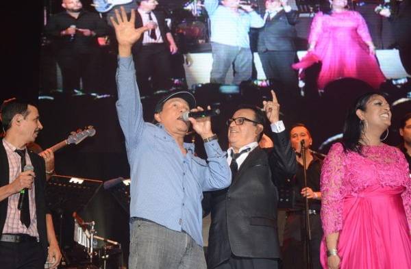 Hasta ‘El Cholo’ Durán subió a tarima a pregonar.