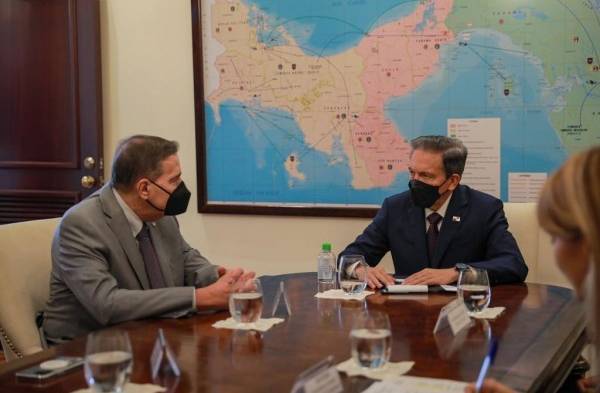 Se reunieron en el Palacio de Las Garzas.