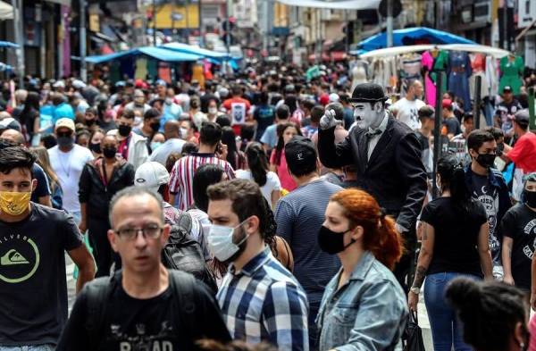 Brasil supera las 150.000 muertes en medio de la indiferencia oficial y social