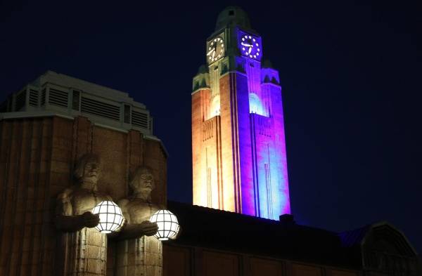 Rusia corta el suministro eléctrico a Finlandia por problemas de pago