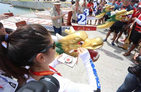 Primer día del Festival de Botes de Dragón fue todo un éxito 