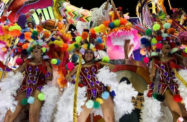 El desfile de las doce escolas de samba del llamado Grupo Especial, una especie de primera categoría entre las cerca de 100 que se presentarán este año.