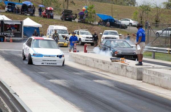 Los pilotos nacionales ya están listos para salir a la pista de La Chorrera.