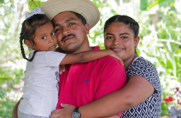 ​Adán Pimentel y las dos facetas que más ama: ser papá y cultivar la tierra