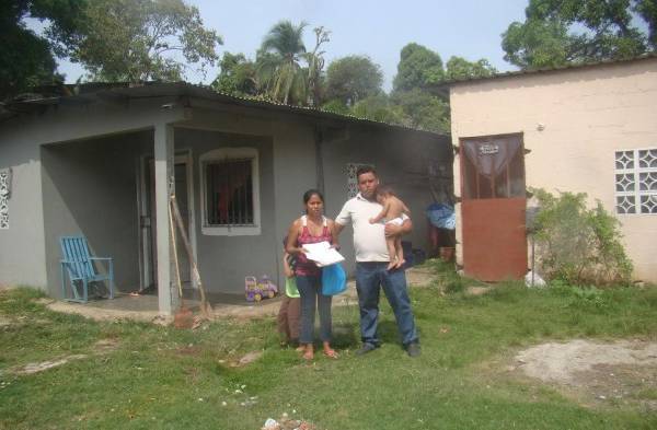 Para las 10:00 a. m. estaba programado el desalojo de esta familia de una propiedad de la cual tienen derecho posesorio.