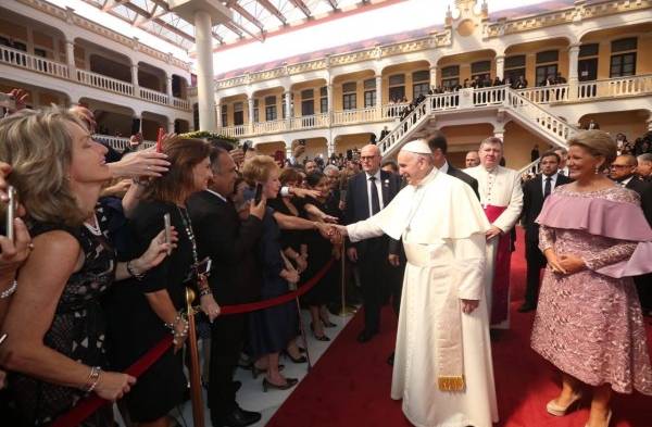 Así ha sido el look de la primera dama durante la visita del papa