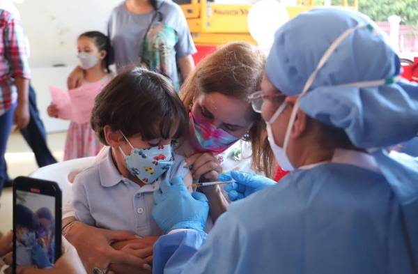 Inició la segunda jornada de vacunación pediátrica en el Parque Omar