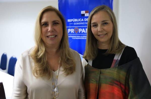 La administradora general de Propanamá, Carmen Gisela Vergara y la representante comercial de Vogue Latinoamérica en Panamá, Pilar Sainz Egea.