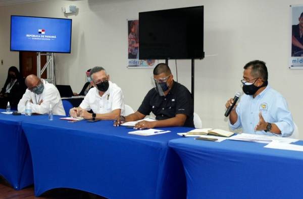 Suspendieron el cobro de placas de buses colegiales hasta el 31 de julio 