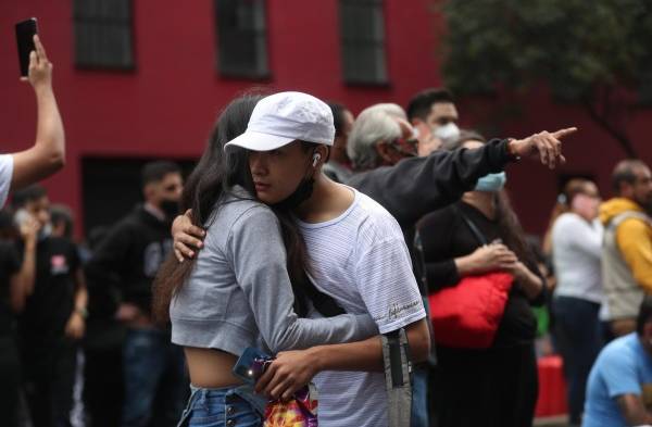 Reportan un muerto por sismo de magnitud 7,4 en occidente de México