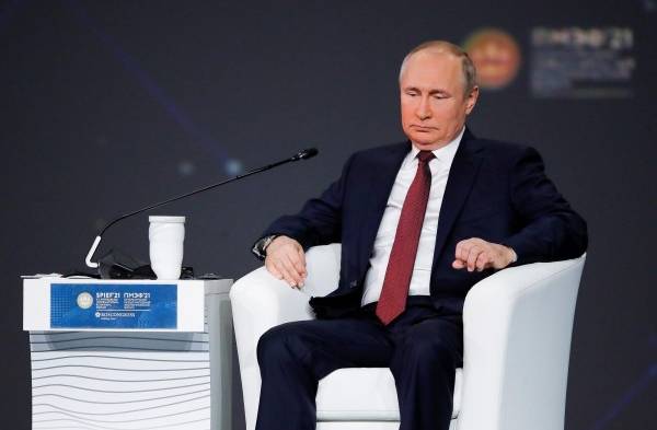 Putin alerta de riesgos por una recuperación desigual de la economía global