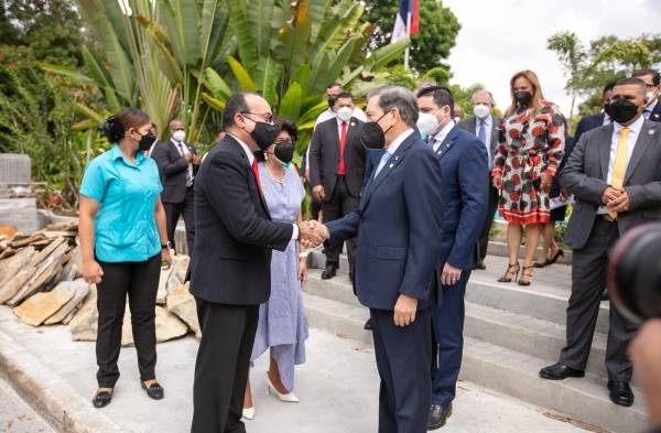 Flores: Es la primera vez  en 86 años que un mandatario, acompañado de su vicepresidente,  visita a un rector  de la UP.