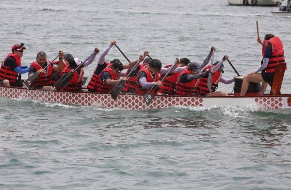 Primer día del Festival de Botes de Dragón fue todo un éxito 