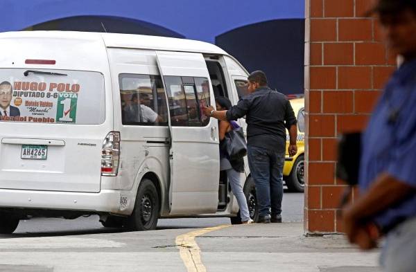 Buses piratas quitan los papeles ahumados