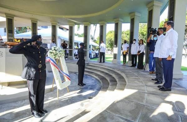 Cortizo en el Centro de Capacitación Ascanio Arosemena (donde está la “llama eterna”),  en memoria de los 21 mártires que ofrendaron sus vidas por la soberanía.