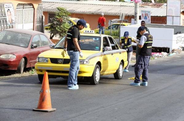 Deivis quedó dentro de su vehículo. Sus pertenencias estaban dentro.