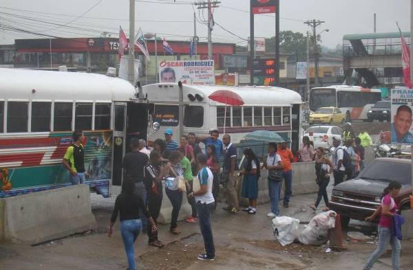 Las personas seguirán pasando trabajo hasta que no culmine el paro
