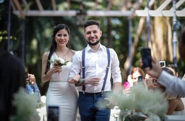 Bodas en un jardín de rosas para celebrar San Valentín en Buenos Aires