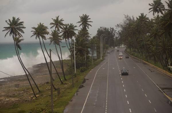 Emiten aviso de huracán para Puerto Rico y alertan de lluvias e inundaciones