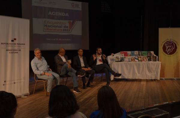 Escritores panameños invitan a la población a una travesía literaria 