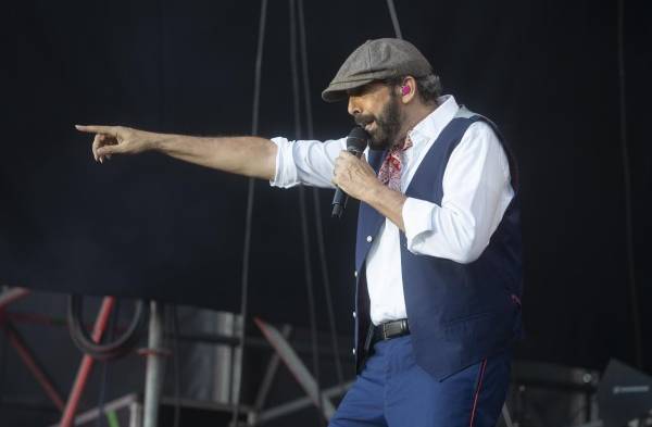 Juan Luis Guerra llegó con su maleta de pegajosos éxitos.