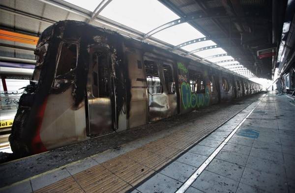 Destrozos en Chile tras jornada de protestas por aumento del precio del pasaje de metro