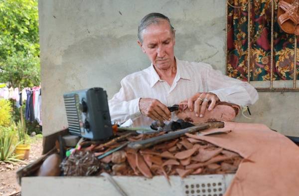 Candelero Villarreal, el maestro del cuero que confecciona uno de los calzados más tradicionales de Panamá