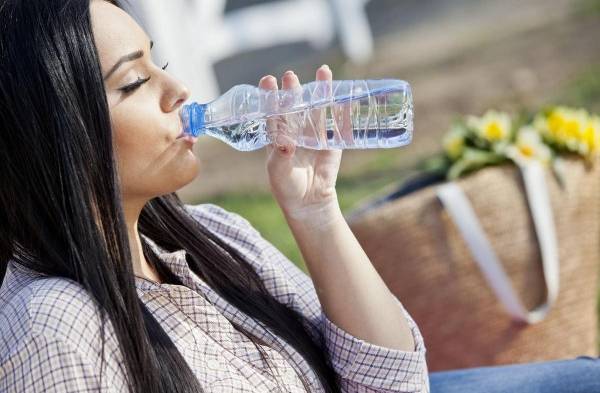 La población beberá más agua y pasará más seguido bajo la ducha ante el aumento de la temperatura ambiental.