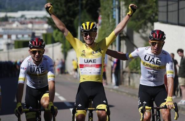 El joven sensación del ciclismo, con solo 22 años gana su segundo Tour de Francia.