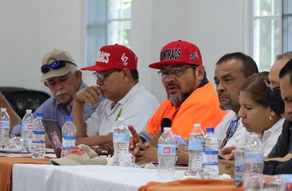 Tira y jala entre gremios y el Ejecutivo por delimitar qué temas deben ser tratados en las mesas intersectoriales