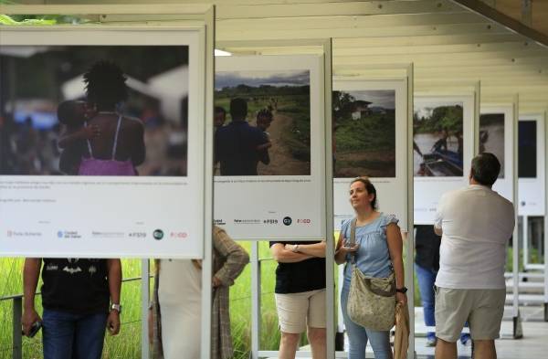 El drama de los migrantes que cruzan el Darién a través del lente fotográfico