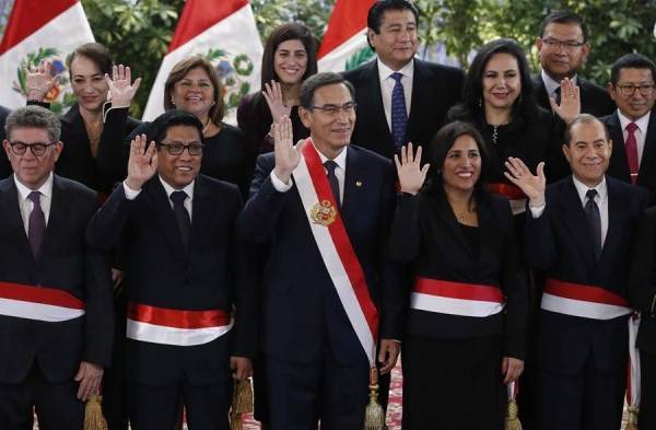 Gobierno de Perú ratifica su poder con nuevo gabinete y gran apoyo ciudadano