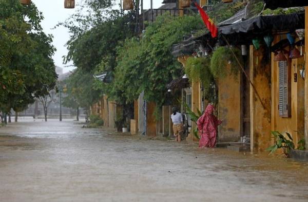 Más de 1,2 millones de hogares destruidos por crecidas en centro de Vietnam