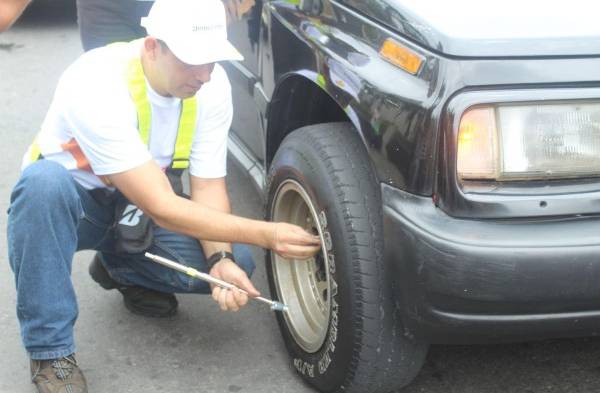 Los cambios de las llantas deben ser realizados por personas que sepan colocarlas para evitar accidentes.