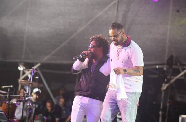 Farruko y Yatra exaltaron a los 'panas' en el Festival de Verano