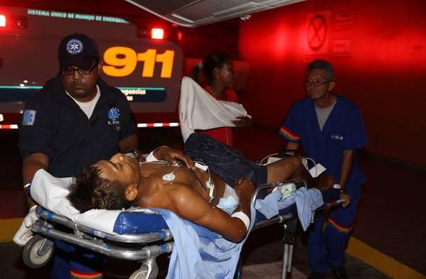 Tras ser atacado a tiros, Henry Mijaim Guevara fue trasladado al Hospital Santo Tomás. Se encuentra delicado.