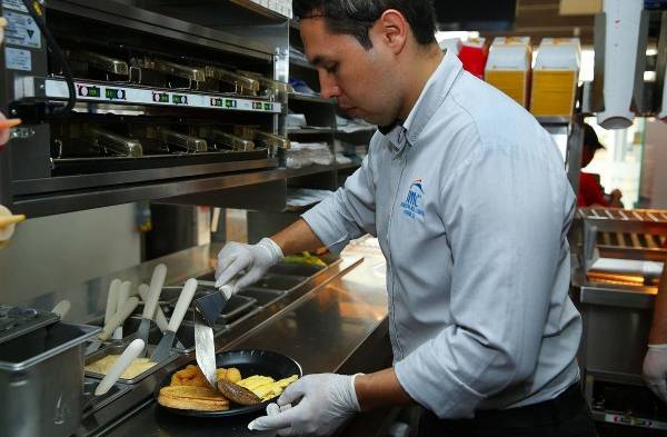 Andrés Vélez, gerente de distrito de la marca Carls Jr.