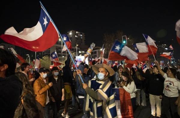 Adherentes de la opción Rechazo celebraron en la comuna de Las Condes, en Santiago.