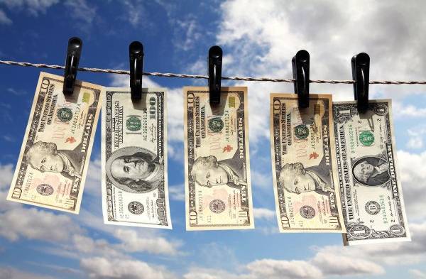 Panameños involucrados en lavado de dinero