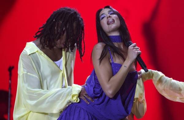 Dua Lipa reactiva sus actuaciones con una gira mundial