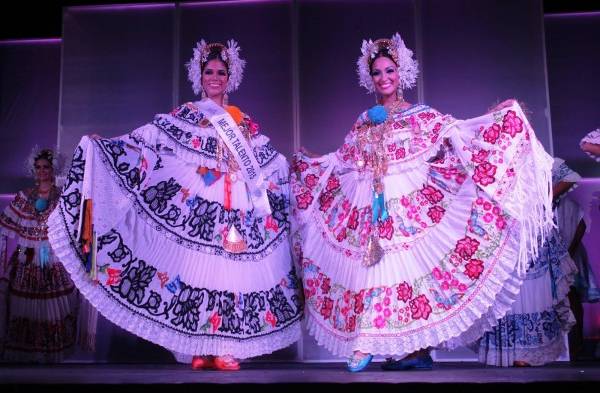 Mary Jane Ortíz de Panamá Oeste, ganadora de Mejor Talento y Ana Lorena Cortés de Panamá Centro ganadora de Mejor Donaire.