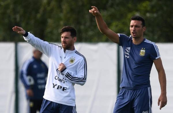 Scaloni ve contento a Messi