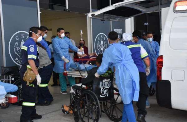 Hospital de David saturado tras accidente de bus con migrantes; declaran alerta