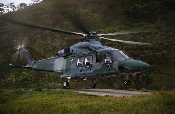 Este helicóptero llegó el miércoles al área con uniformados que prometieron ayudar. No volvieron.