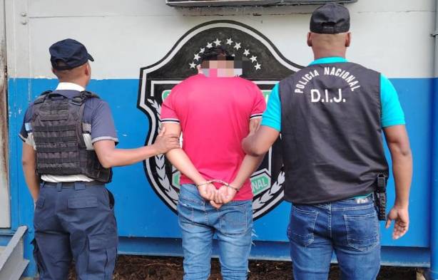 Policía captura a tres personas por delitos sexuales en Colón
