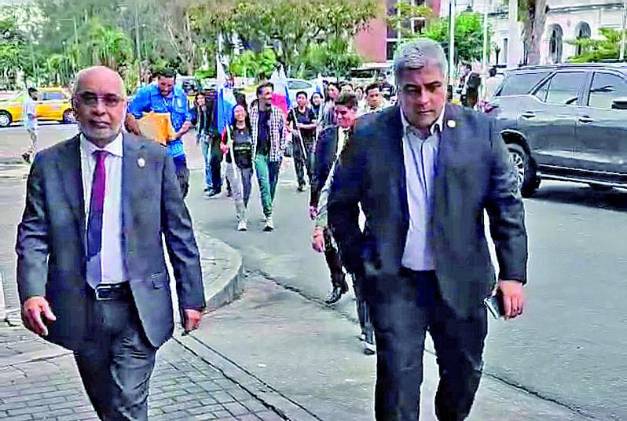 Autoridades de la UP acompañaron a los estudiantes que se presentaron ante el MP.