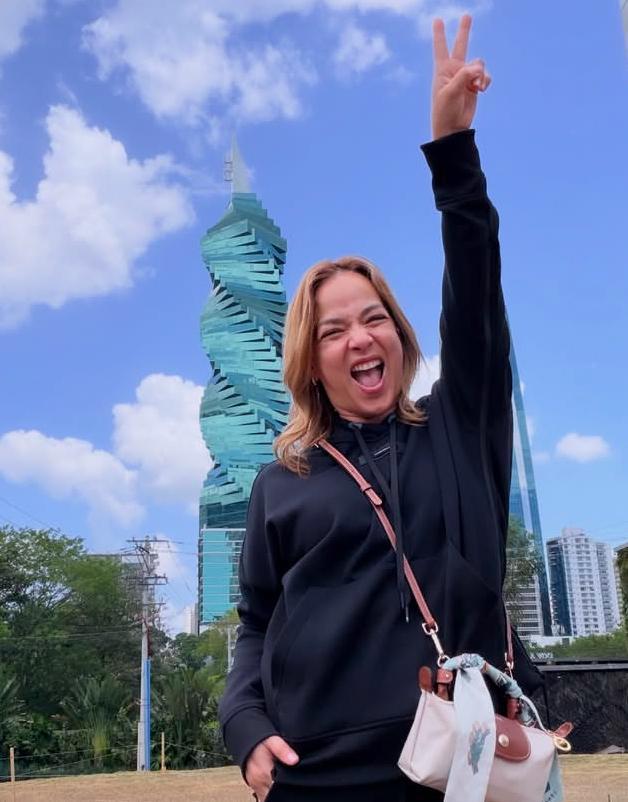 Adamari López presumió su visita a Panamá y pidió a sus seguidores que le dejaran la bandera panameña en los comentarios.